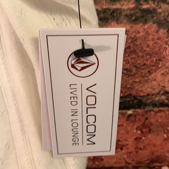 VolcomTank Size extra large NWT - Picture 2 of 6